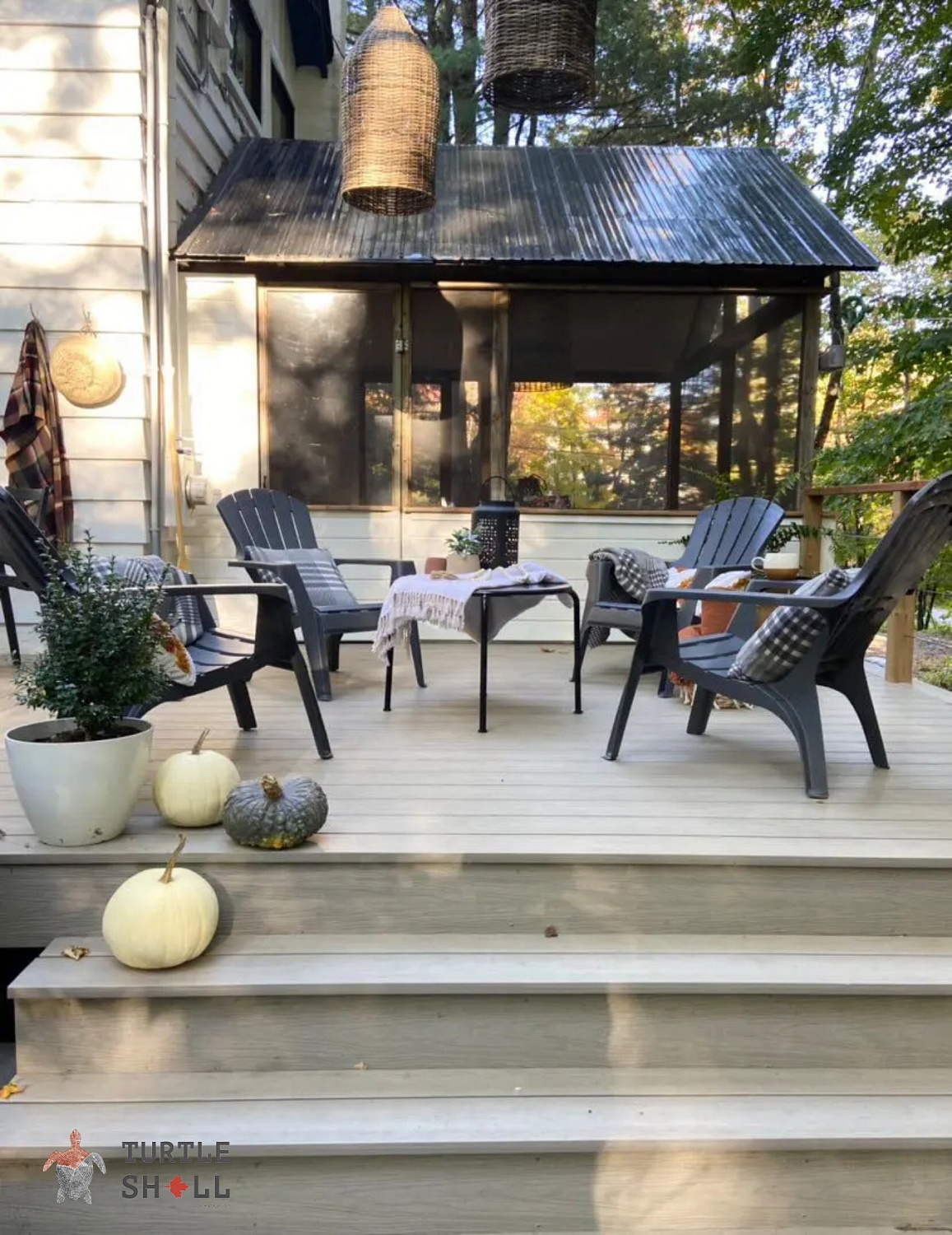 Террасная доска ДПК Turtle Shell Canadian Maple Co-Extrusion на летней террасе