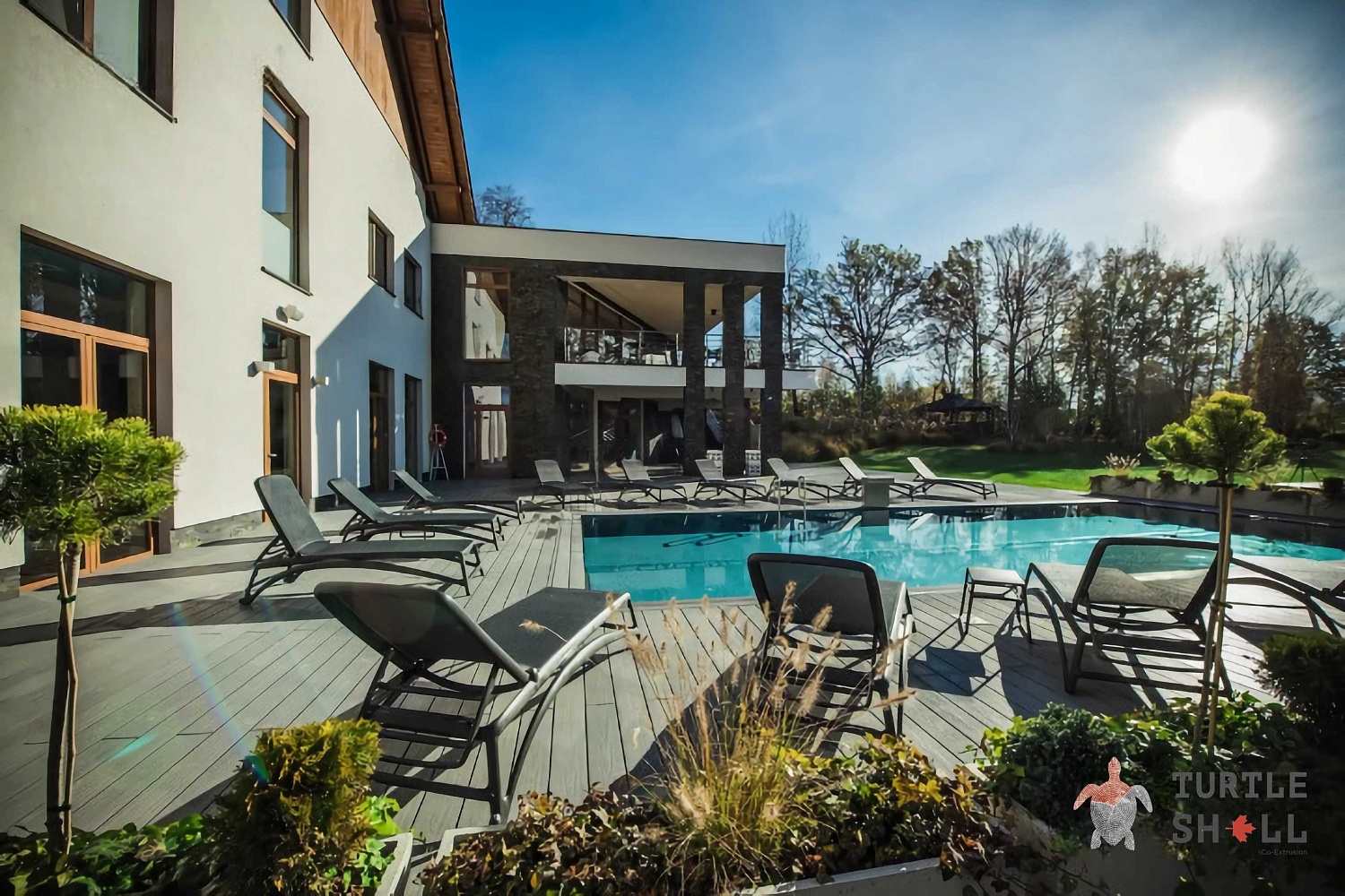 Террасная доска ДПК Turtle Shell для бассейна: безопасность, надежность и стильный дизайн